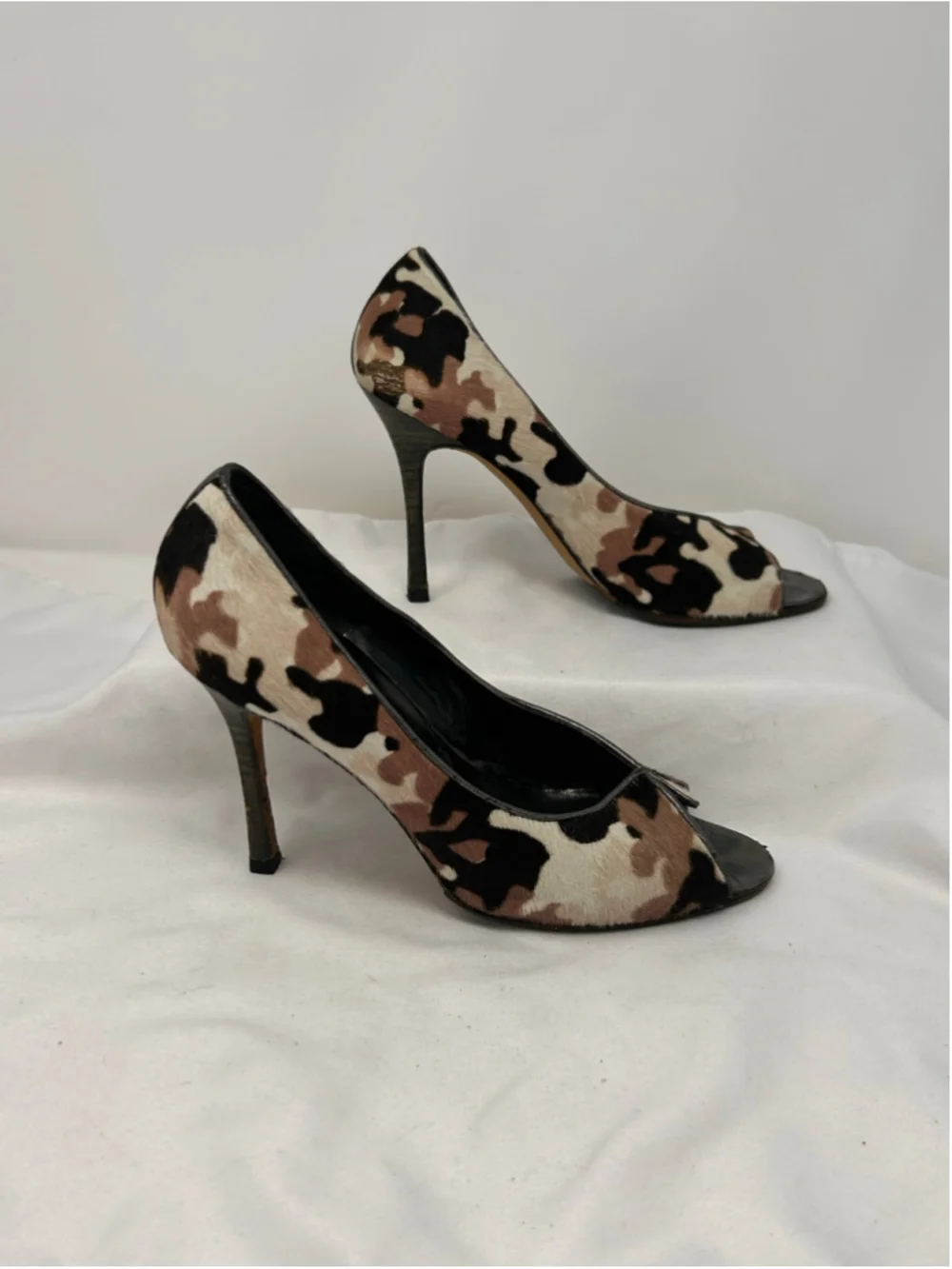 Manolo Blahnik Camouflage Pony Hair Peep Toe Pumps Heels EU 38 - Picture 3 of 10